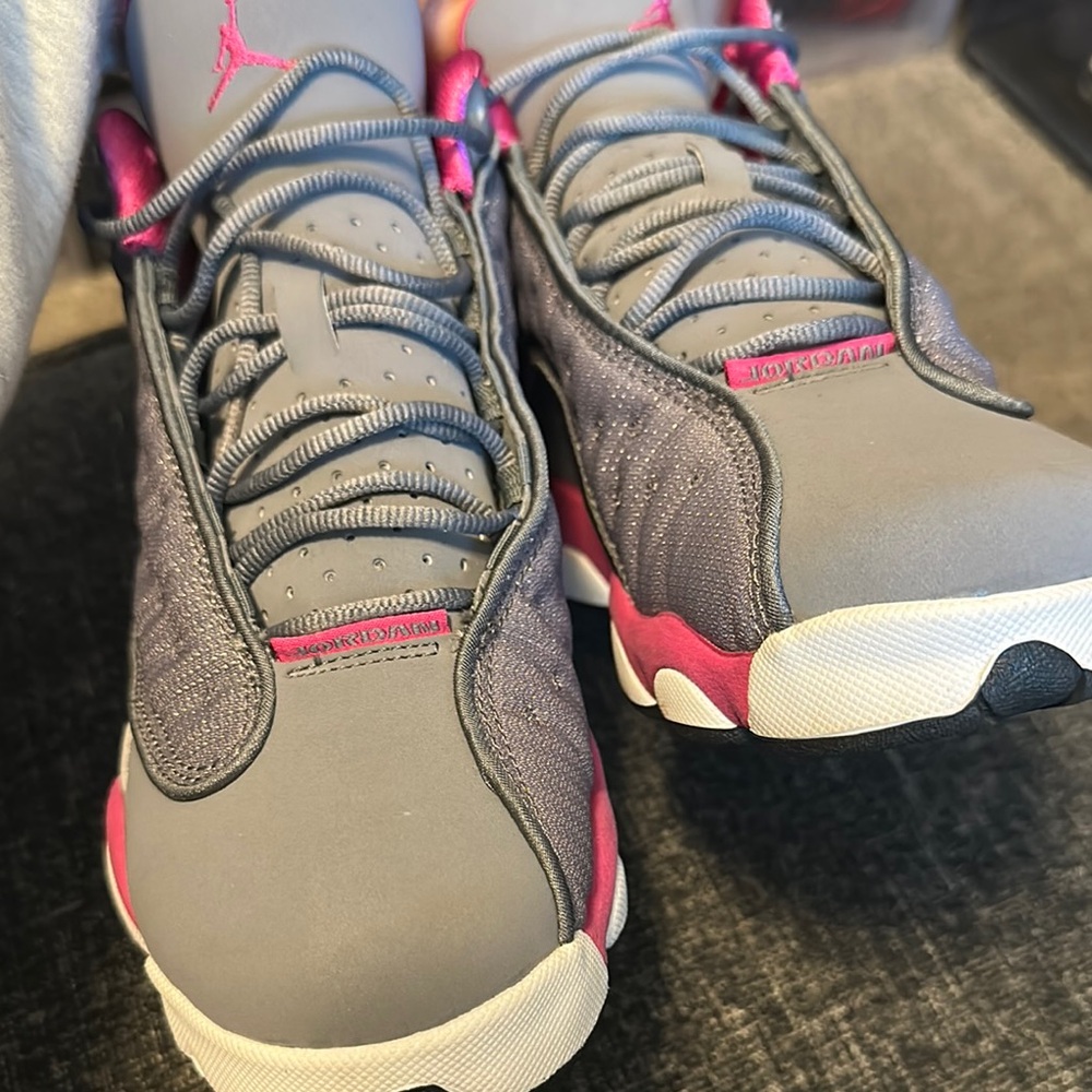 Jordan 13 (GS)Gray and Pink - Picture 4 of 11